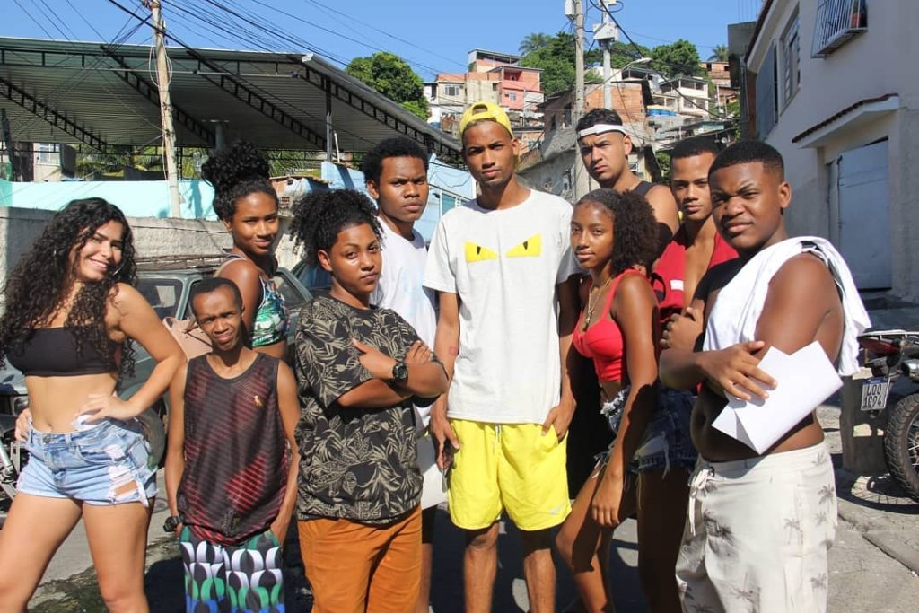 foto dos integrantes de ferias com o ex favela